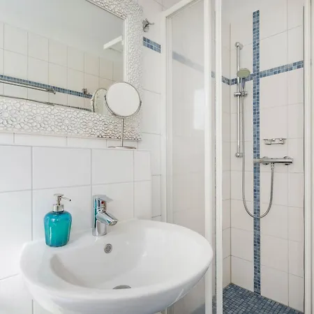 Am Kuestenwald Ostseeglueck 07 *